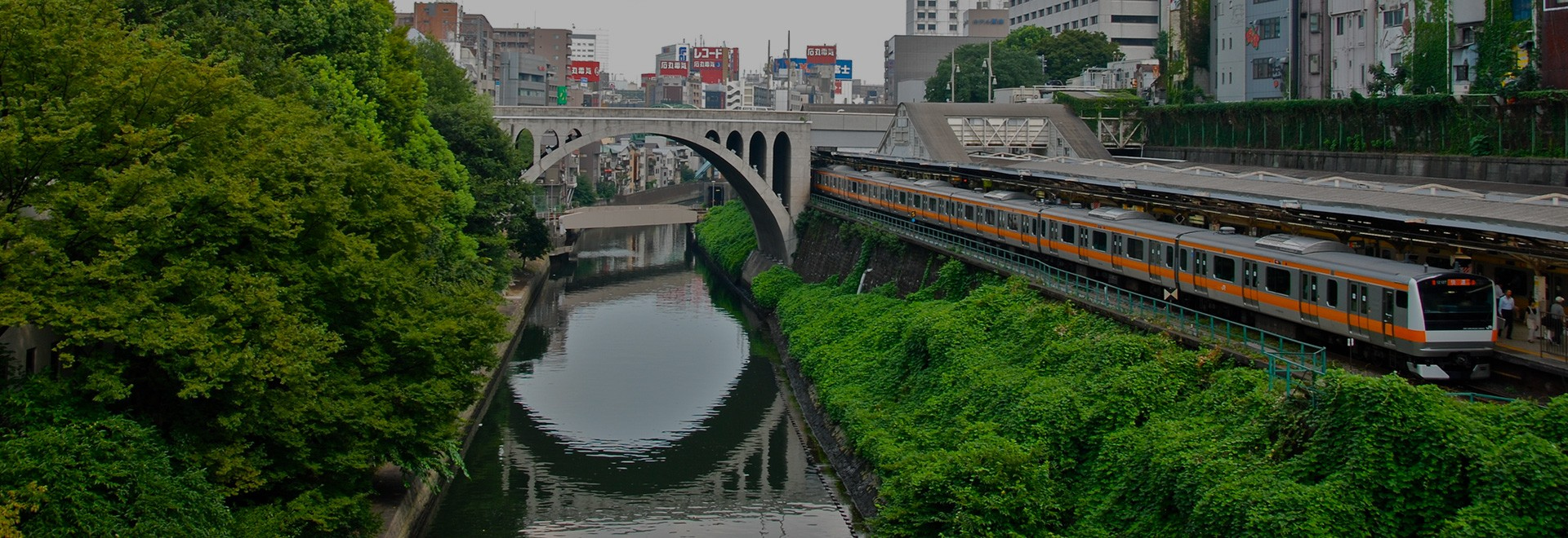 東京メトロ半蔵門線・都営地下鉄新宿線/三田線 神保町駅 より徒歩4分