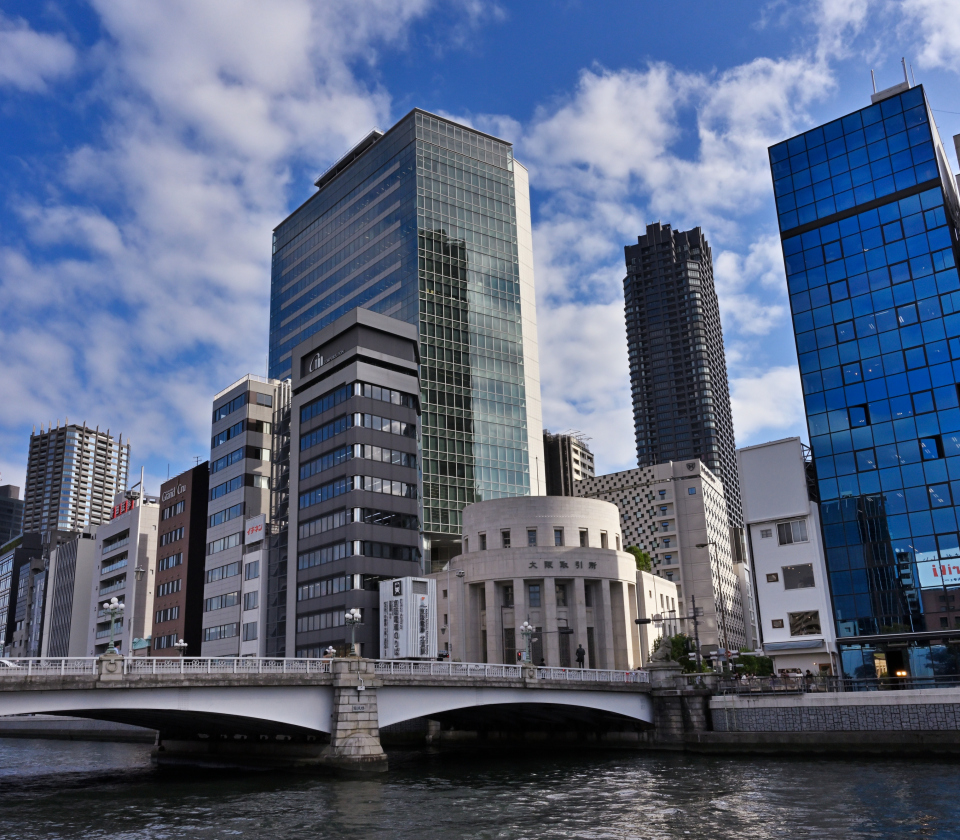 Osaka Metro（旧 市営地下鉄）堺筋線・京阪本線 北浜駅 6番出口より徒歩2分